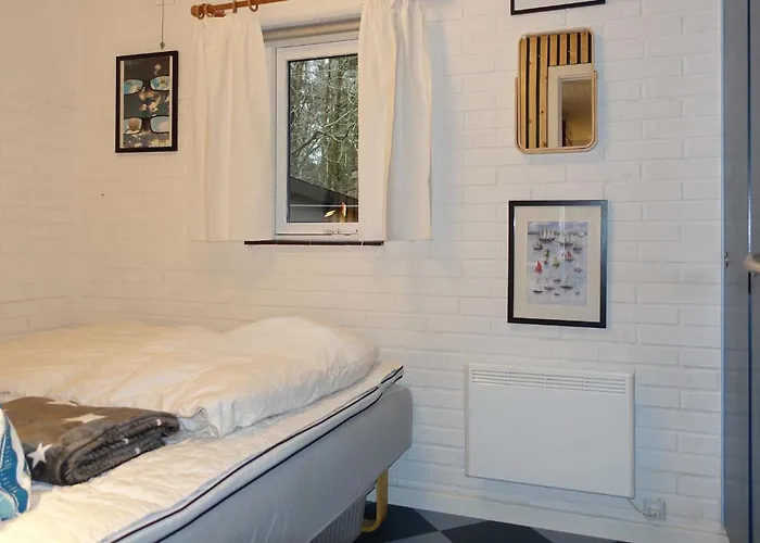 In Aakirkeby With 2 Bedrooms Feriehus